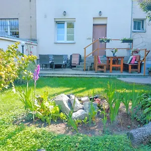 https://apartment-with-a-garden.praguehotelsweb.com